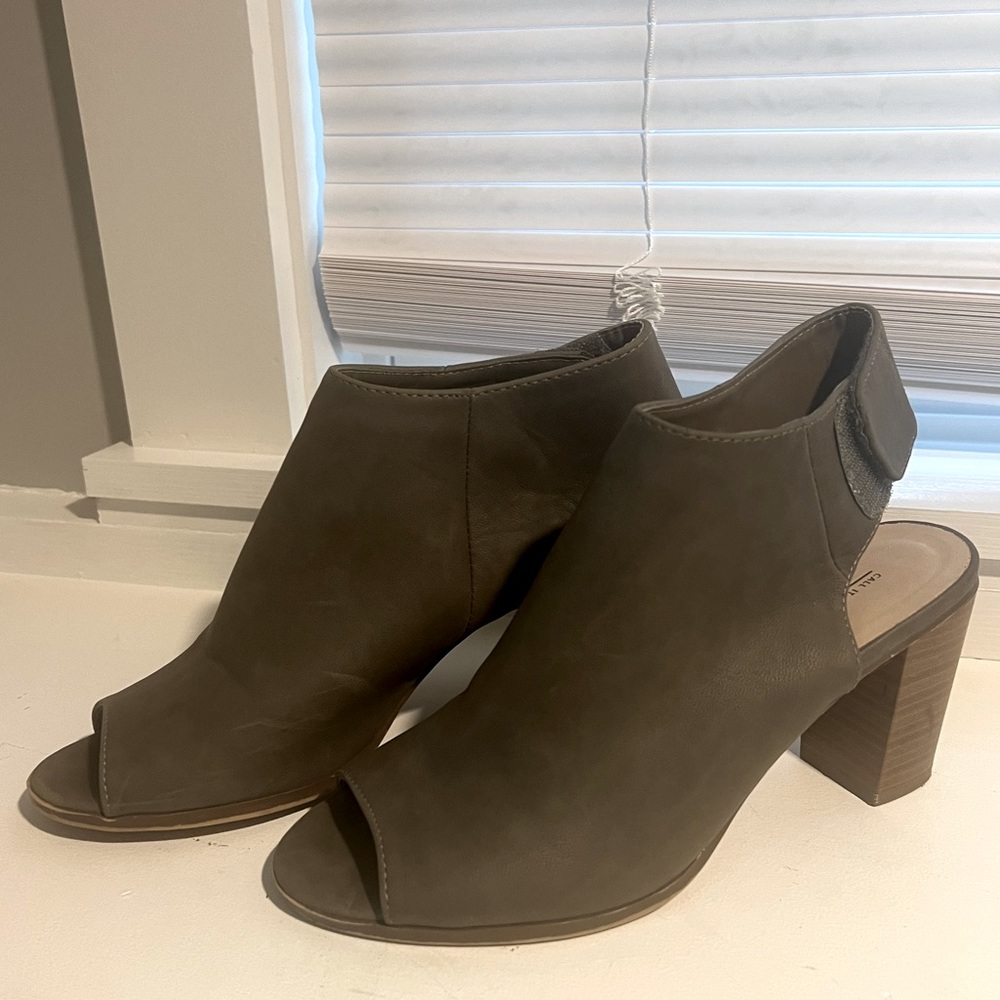 Chunky Heeled Peep Toe
